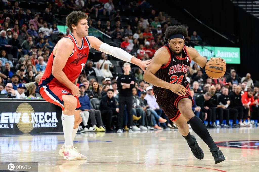 吉迪三双伦纳德28分马瑟林26+6 快船擒公牛迎四连胜